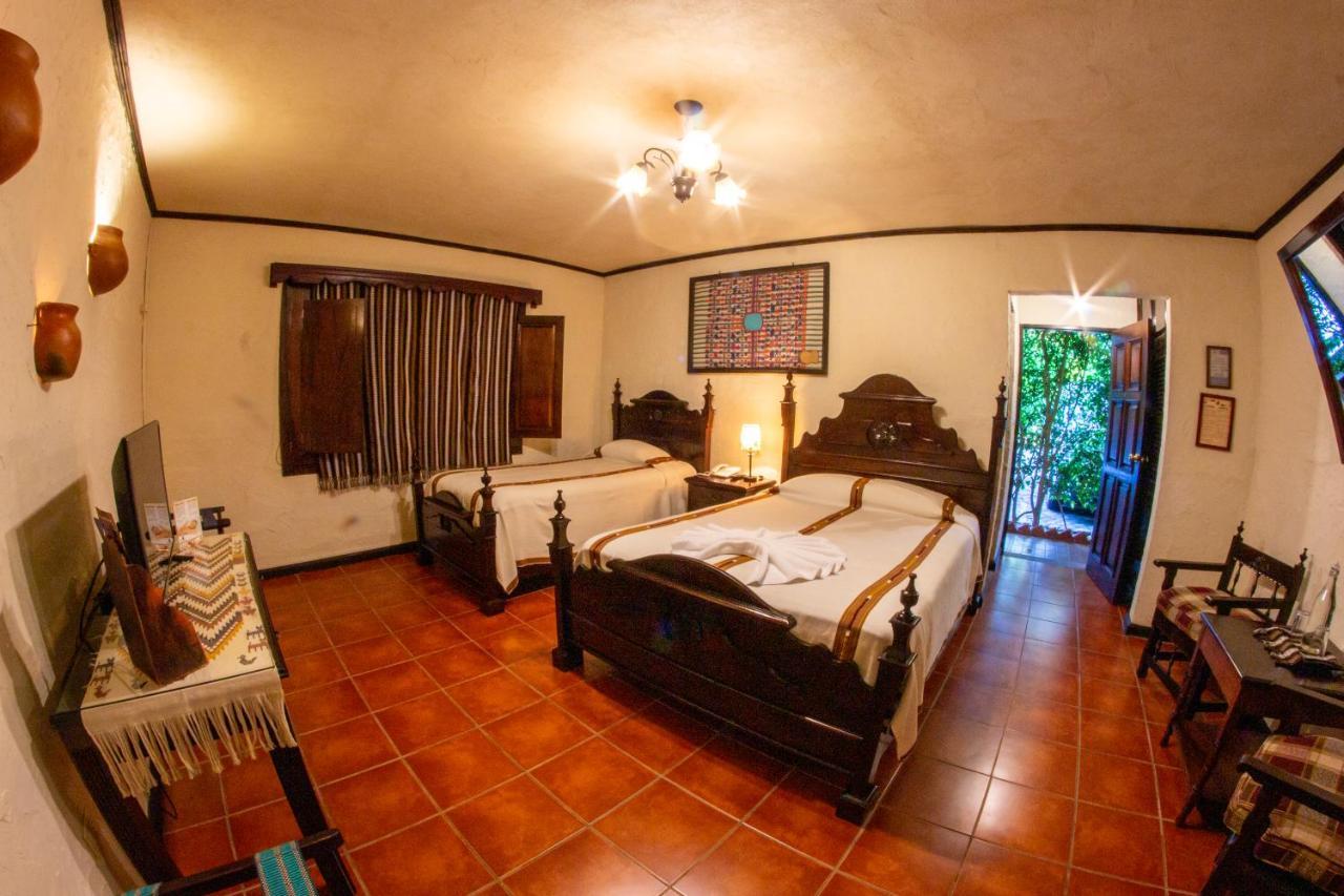 Hotel Posada De Don Rodrigo Panajachel Bagian luar foto