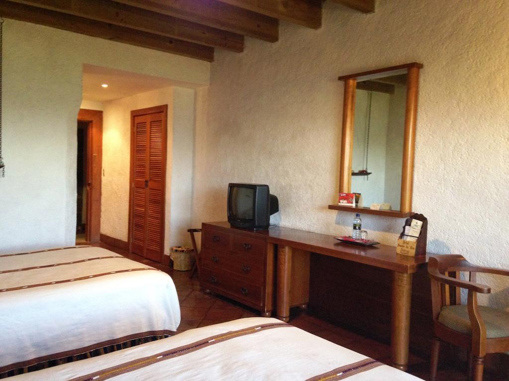 Hotel Posada De Don Rodrigo Panajachel Bagian luar foto