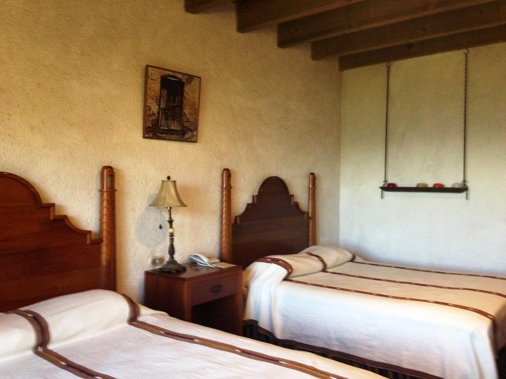 Hotel Posada De Don Rodrigo Panajachel Bagian luar foto