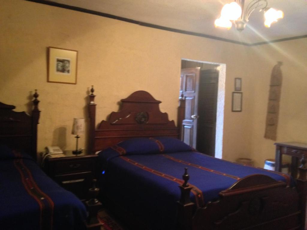 Hotel Posada De Don Rodrigo Panajachel Ruang foto