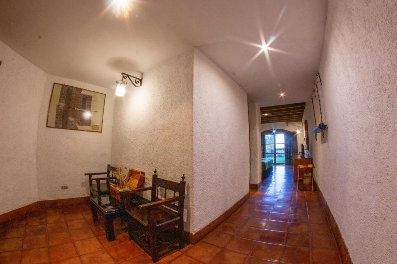 Hotel Posada De Don Rodrigo Panajachel Bagian luar foto