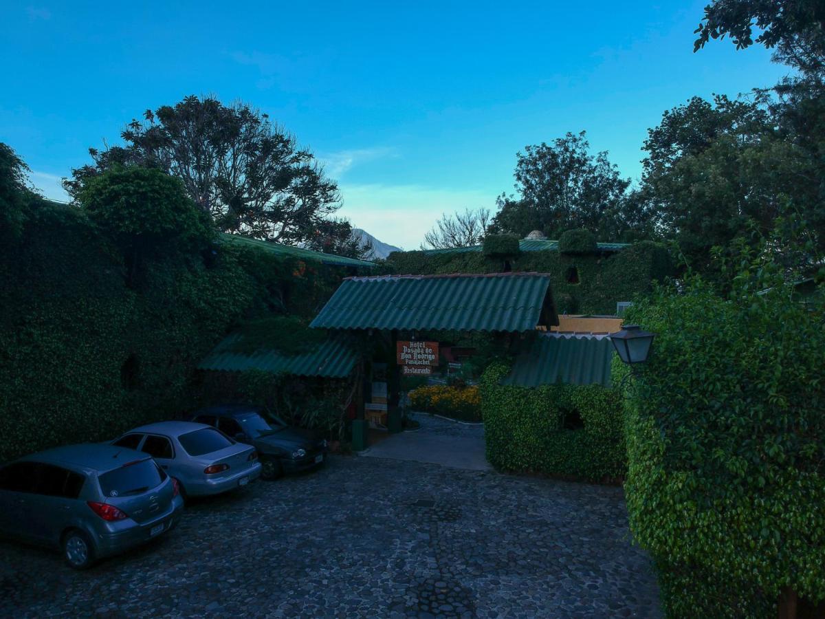Hotel Posada De Don Rodrigo Panajachel Bagian luar foto
